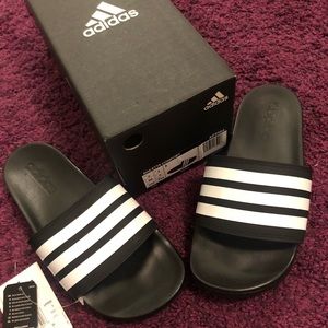 BNWT ADIDAS SLIDES SIZE 6 - Adilette Comfort Slides